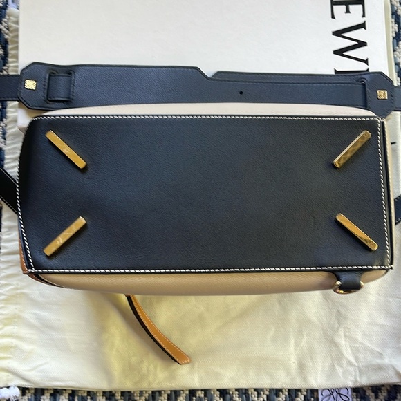 EUC LOEWE Medium Original Puzzle in Rare, HTF Black, Amber & Light Oat w/ Feet! - Picture 11 of 16